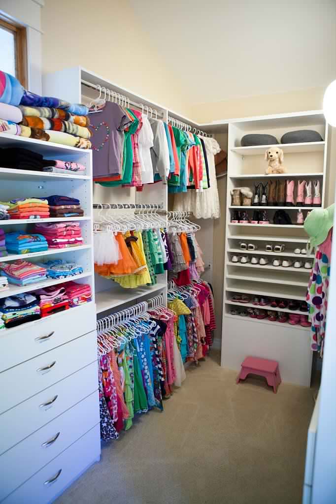 Kids Walk-In Closet: Thiết Kế Phòng Tủ Độc Đáo Cho Bé